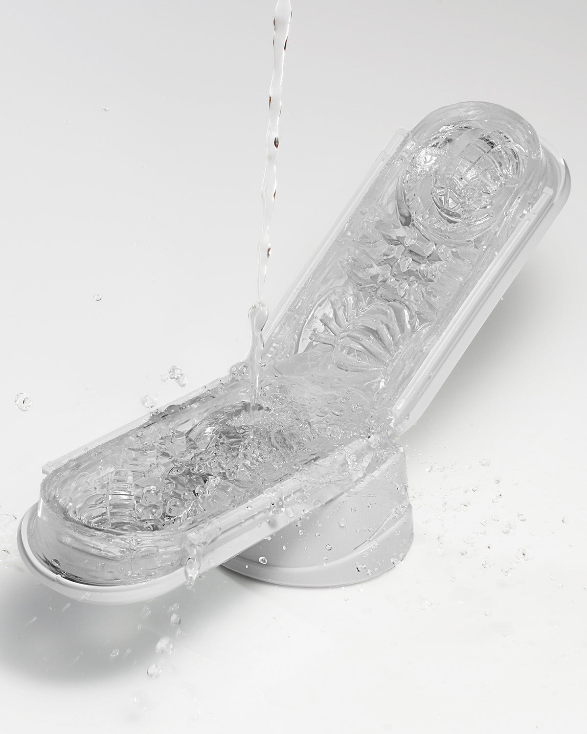 El FLIP ZERO EV siendo lavado con agua tibia