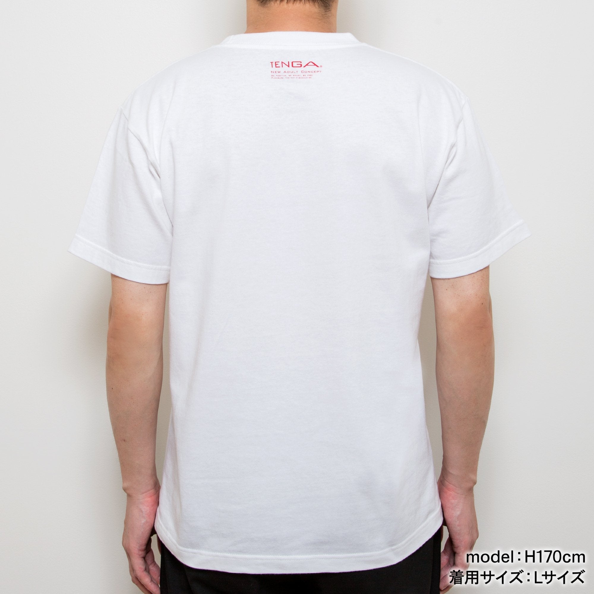 Playing with TENGA T-SHIRT Blanc x Jaune