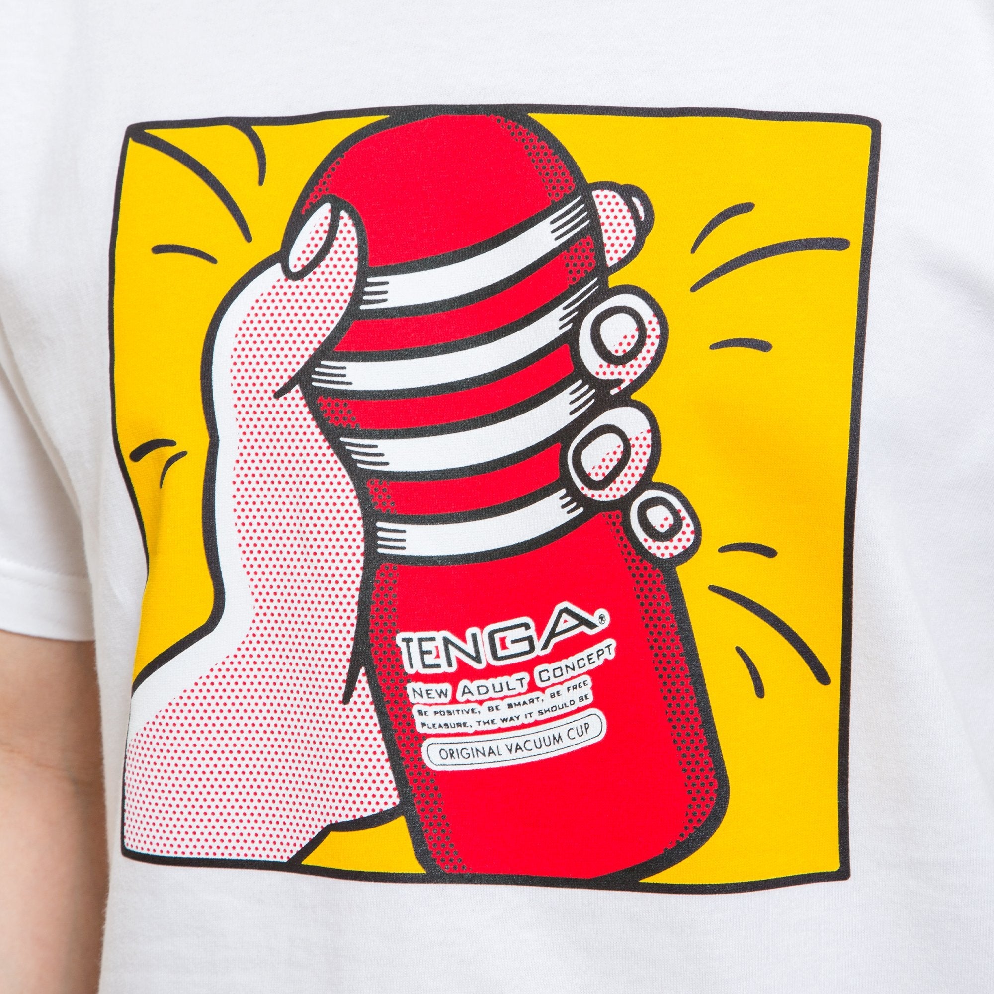 Playing with TENGA T-SHIRT Blanc x Jaune