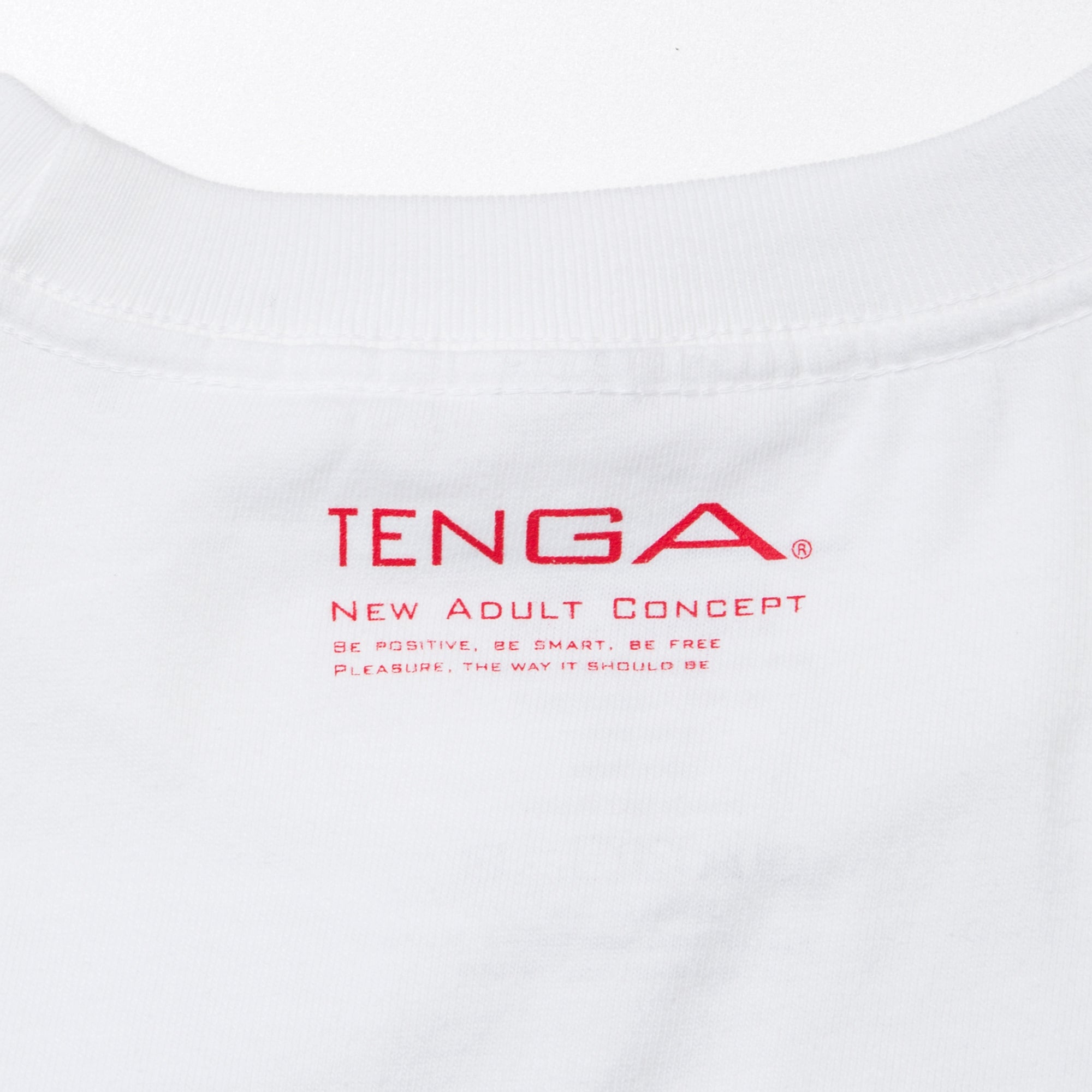 Playing with TENGA T-SHIRT Blanc x Bleu